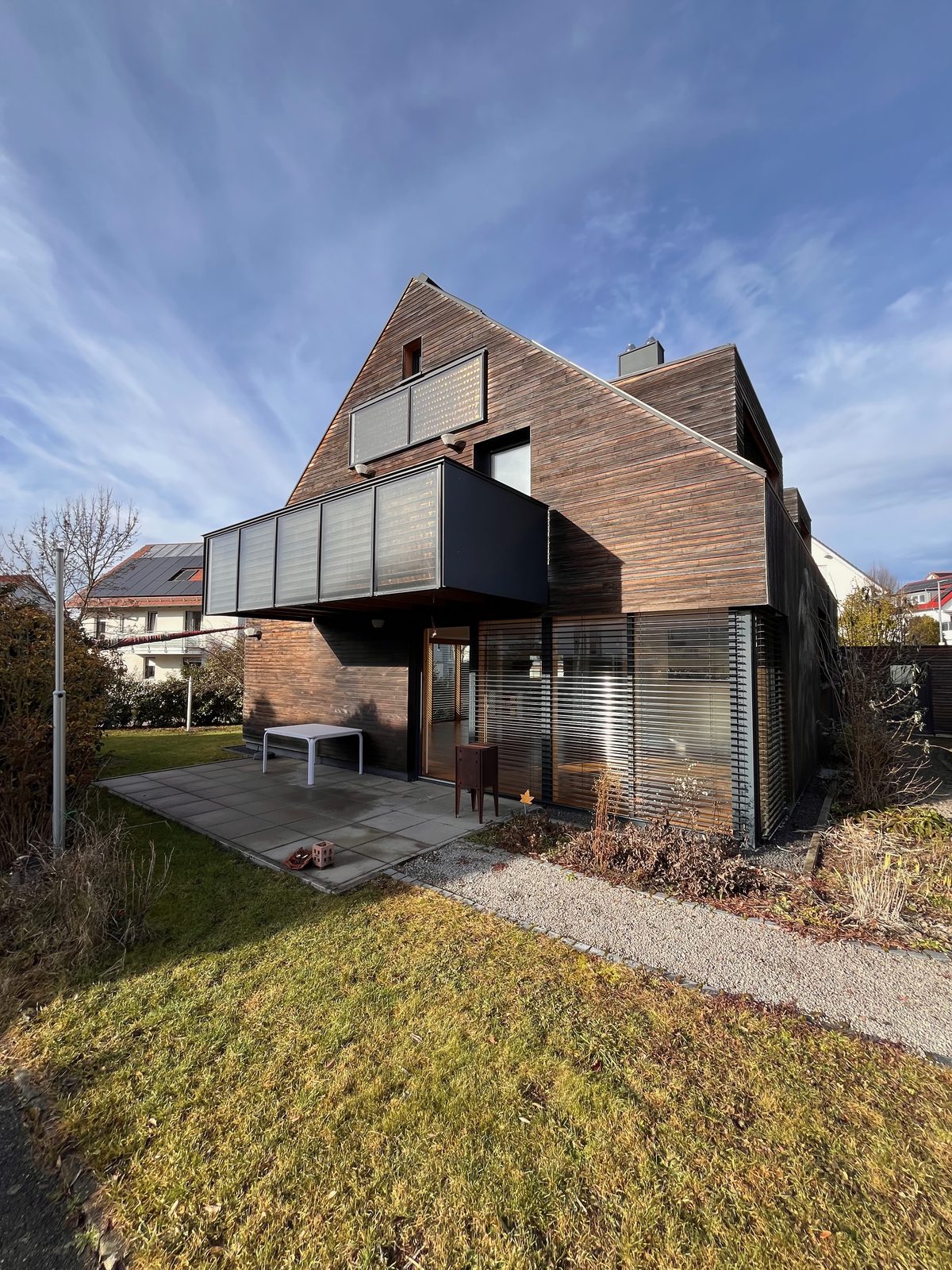 Rückansicht des Hauses mit Garten